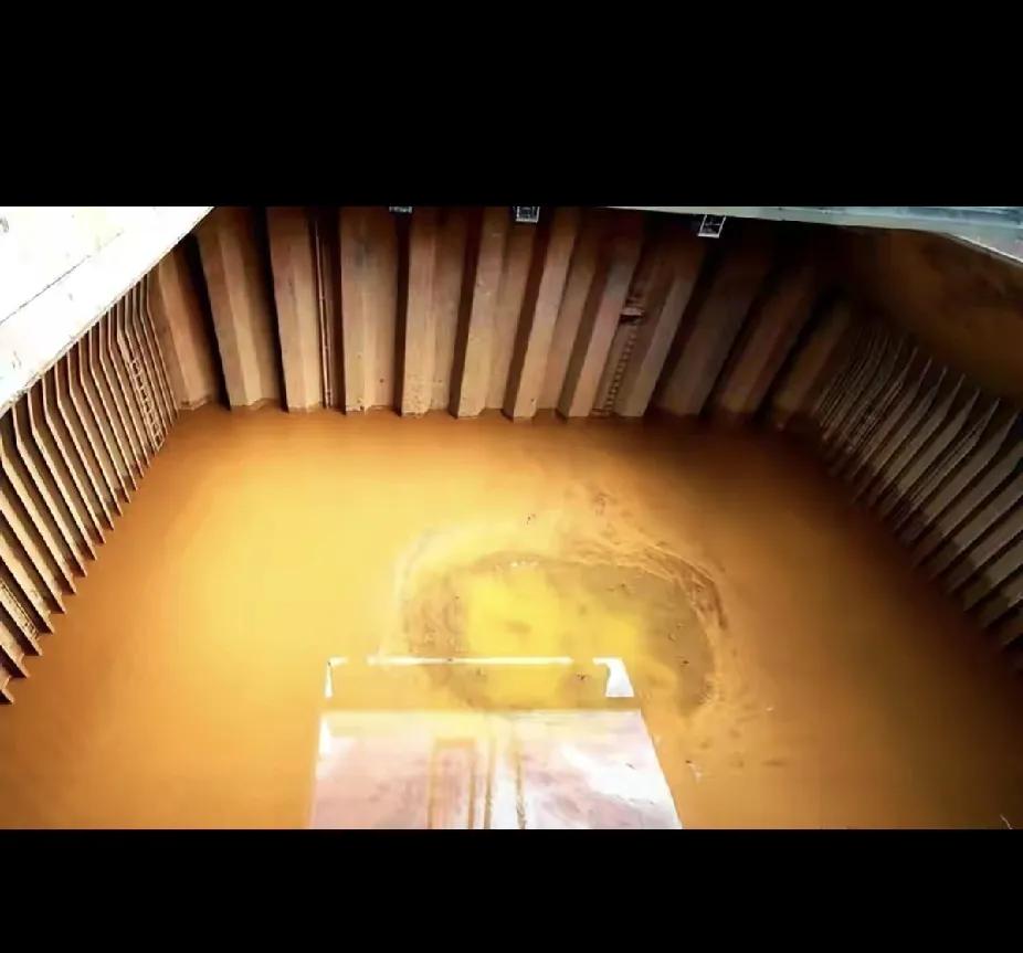 黄岩岛海域5万吨镍矿船沉没，恰逢菲律宾军演，南海的敏感属性让外界多有联想，但实锤