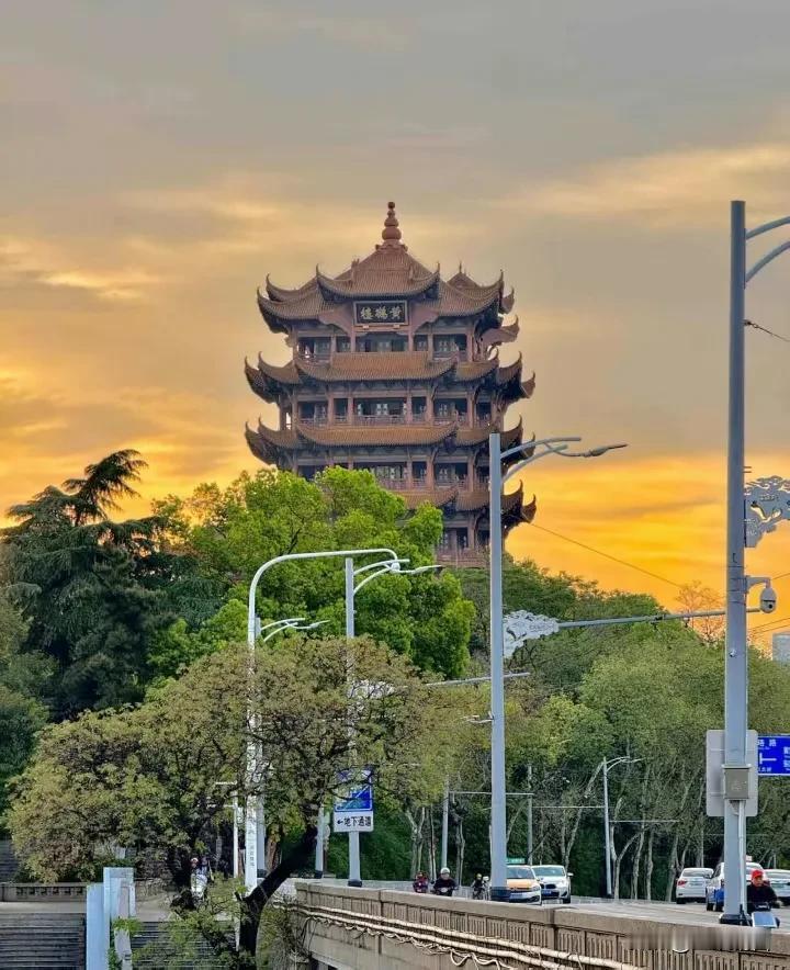 “我怕学生，我干不动了！”二姑在县上当老师退休后，被返聘到省里一所知名私立小学任