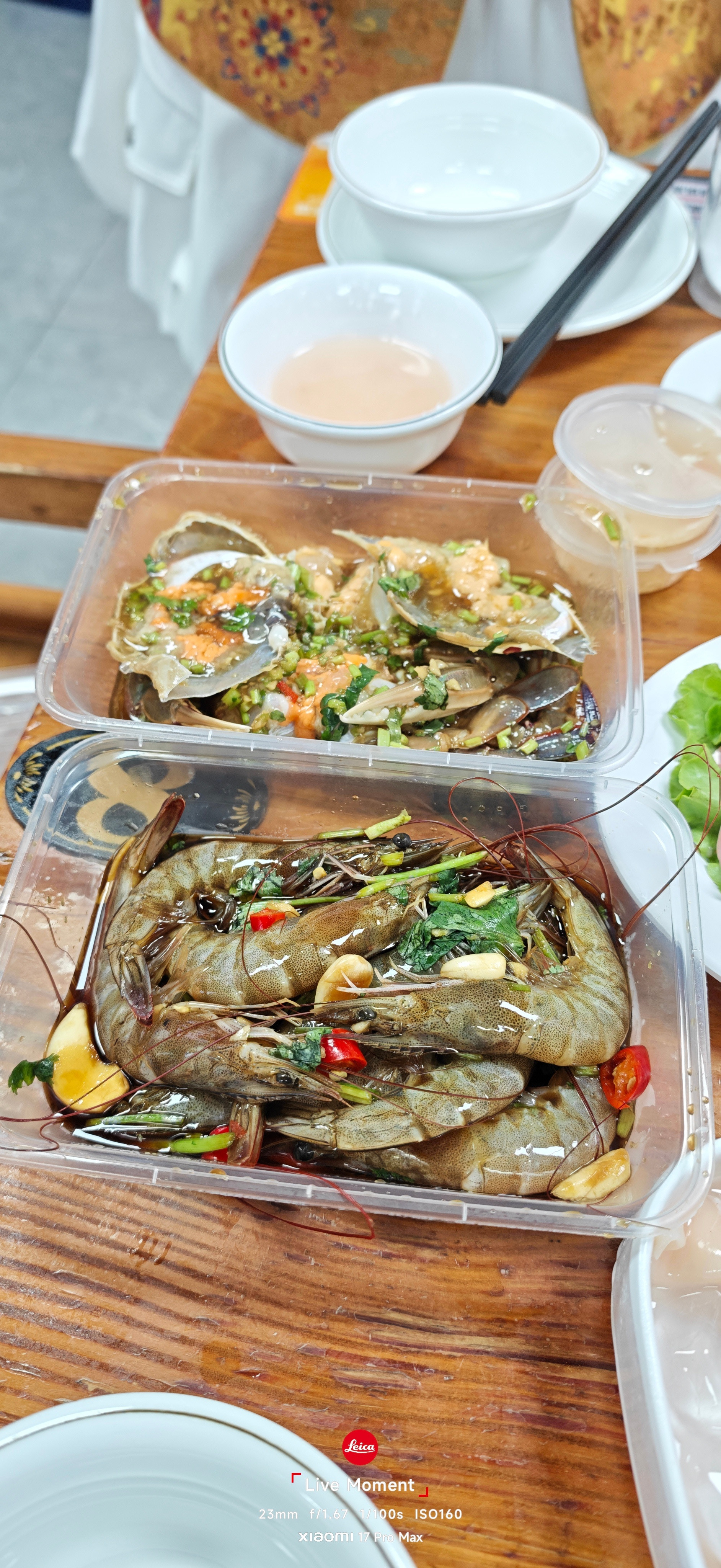 第一次吃这个卤水火锅，正常味道，脆嫩，潮汕朋友应该爱吃些，顺便去隔壁牛巷番薯粥打