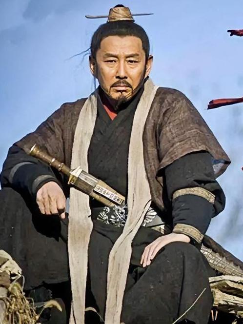 刘邦手下“一群普通人”为啥突然变的个个能打仗、治国？别被史书骗了，这才是真相