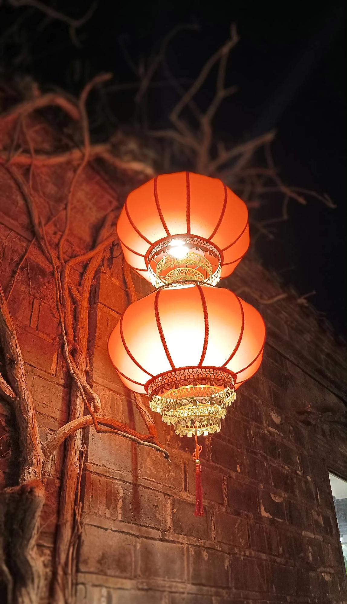 不是年味淡了，而是年味回到了原本位置。至于我们为何会产生年味淡了的想法，那是因为