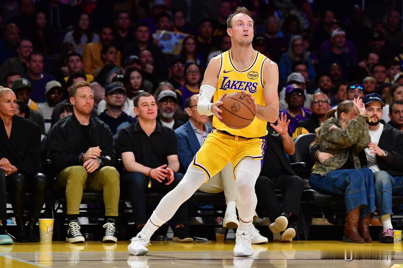 肯纳德的表现是真稳健啊，不爆发，也不拖后腿！1、肯纳德本赛季场均上场时间20