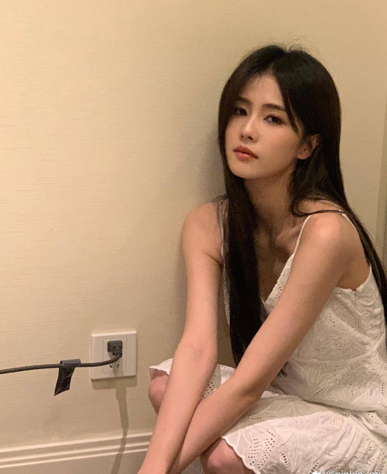 白鹿超话🍍白鹿🍍白鹿叶璃🍍安慕希品牌代言人白鹿🍍白鹿蕾丝露肩