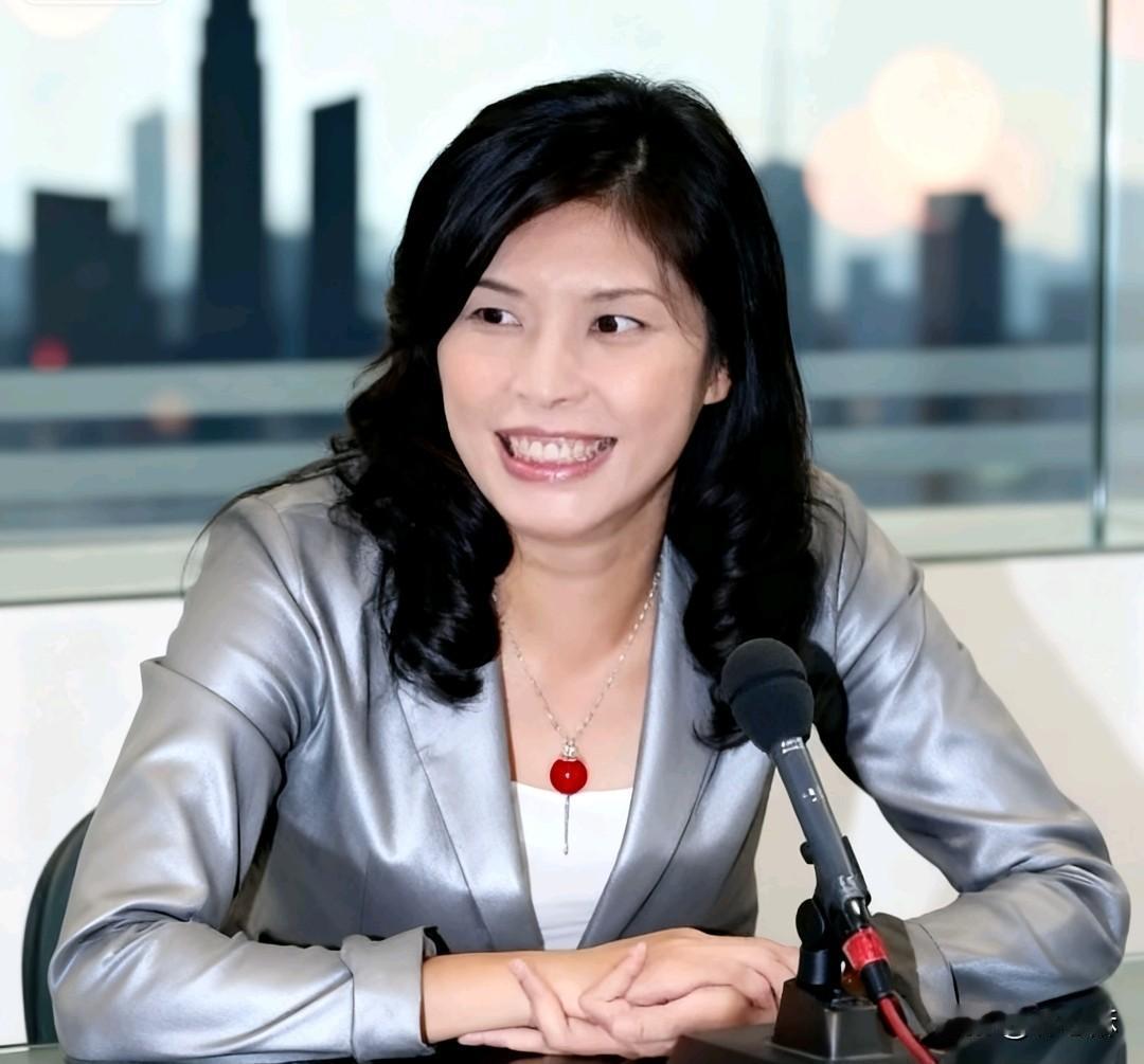 就在刚刚郑丽文发表霸气宣言11月3日，郑丽文在正式上任后的首场中评会