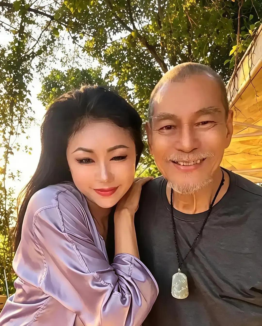 陈观泰一生经历4次婚姻。第一任妻子是邵氏女星蔡珍妮，两人在七十年代中期相恋