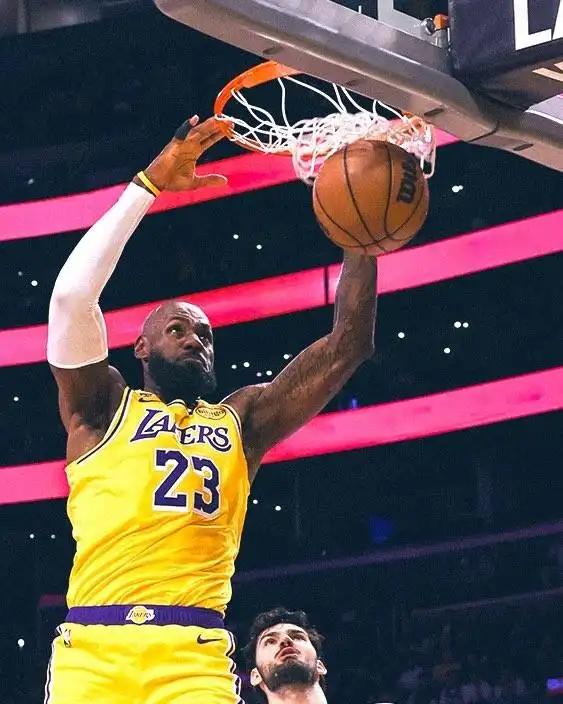 名宿沃西这句话是绝了，他表示，“我从未见过像詹姆斯这样的运动员，这样的年龄依然是