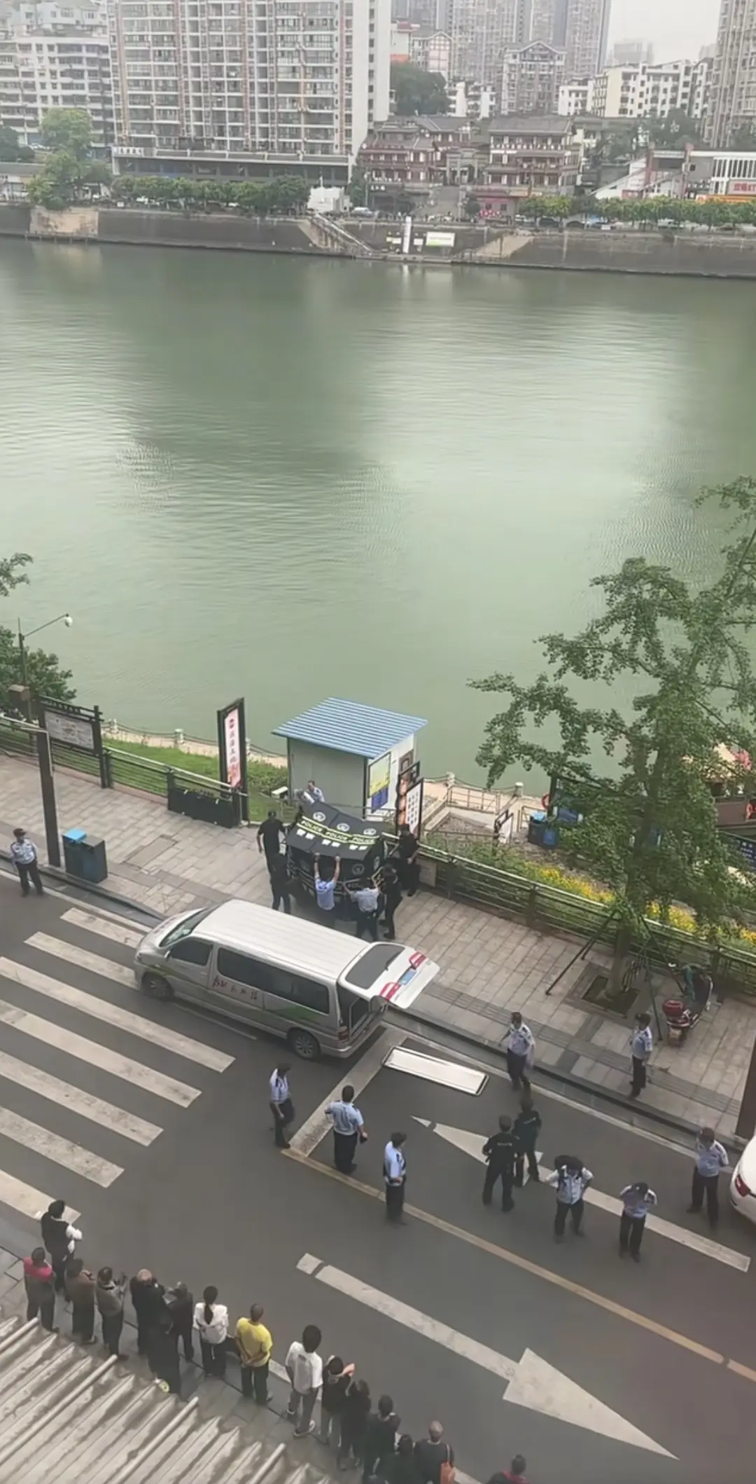 这么多人，这是在干什么？