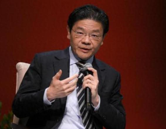 新加坡，好像突然就“失宠”了。以前去东南亚做生意，绕不开它。现在呢，一艘艘万吨