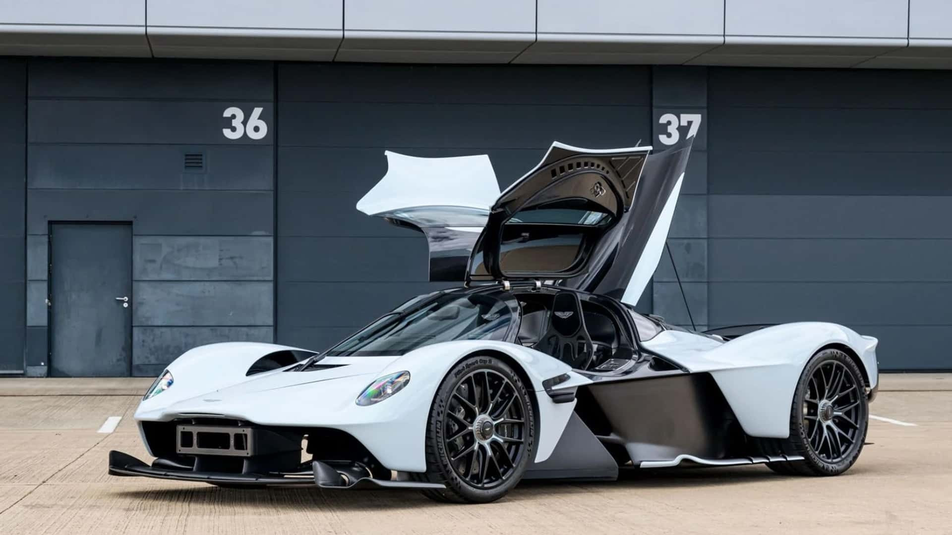 AstonMartinValkyrieDanielRicciardo​