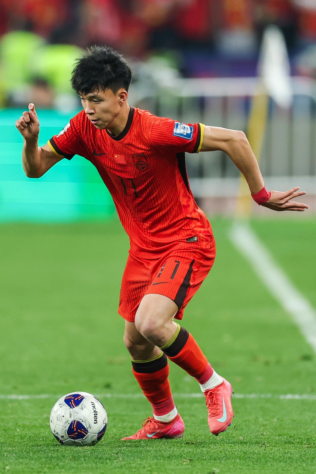 王钰栋穿11号，说明什么？浙江队2026赛季新主帅罗斯·阿洛伊西要重用中超本土第