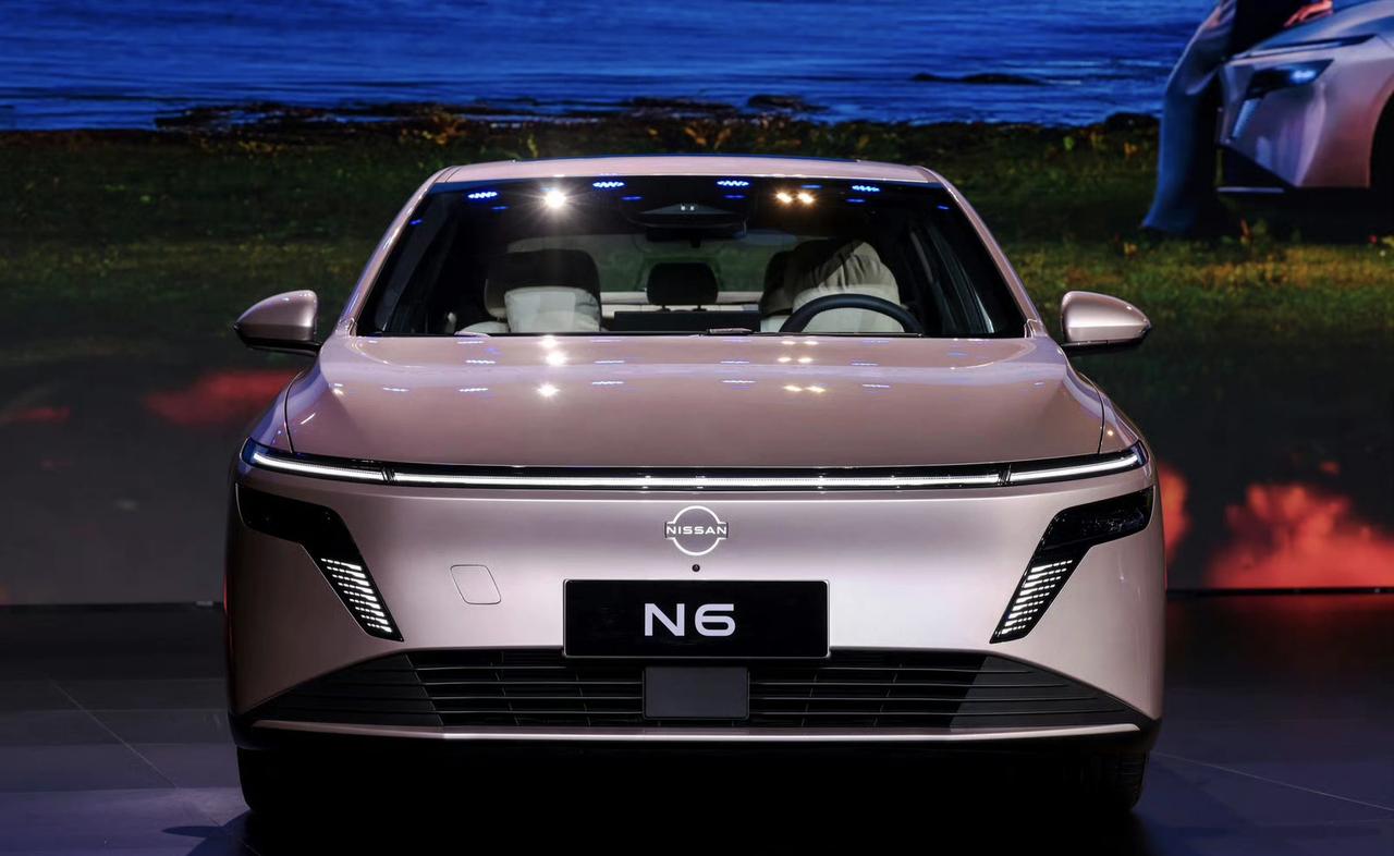 合资车企的纯电动车型确实挺便宜的，新发布的插混版日产N6才10.99万元，电池为