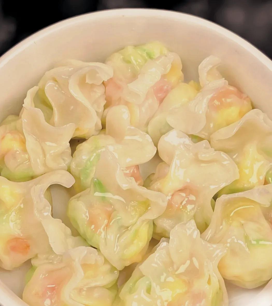 三伏天，热得人没胃口，可角瓜包饺子，那叫一个香，简直是天热时的“救星”！三