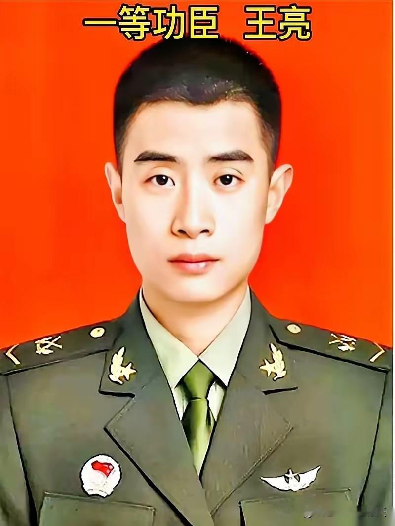 讲真，刷到这个新闻我半天没缓过神来。这个95后的小伙子回家探亲的路上，看见惊险的