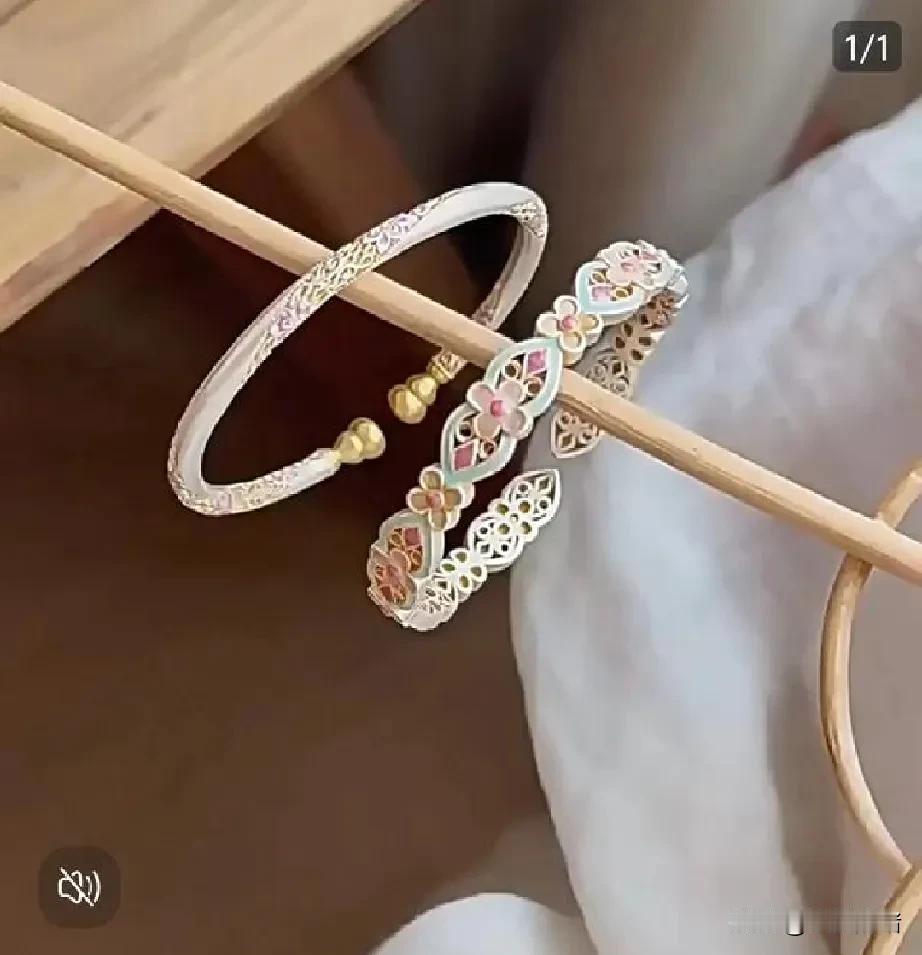 今天突然很感慨，感觉人可能都有上辈的因果。我两个同学各自的原配都意外去世赔了一笔