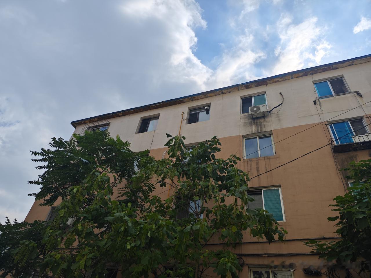 出租屋安装空调，所需费用是应该由房主承担，还是由租客承担？连日