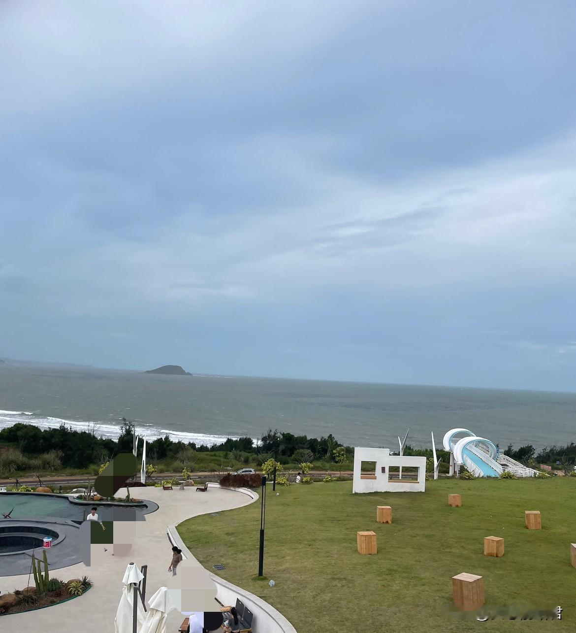 这么不着调的爸爸，女儿起诉他是对的。一大哥，52岁了，为了再婚娶老婆，居然把女儿