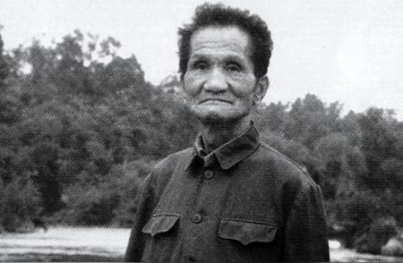 1947年，沈醉发现一个疯疯癫癫的老头正在跑步。他总觉得此人十分蹊跷，于是便下令