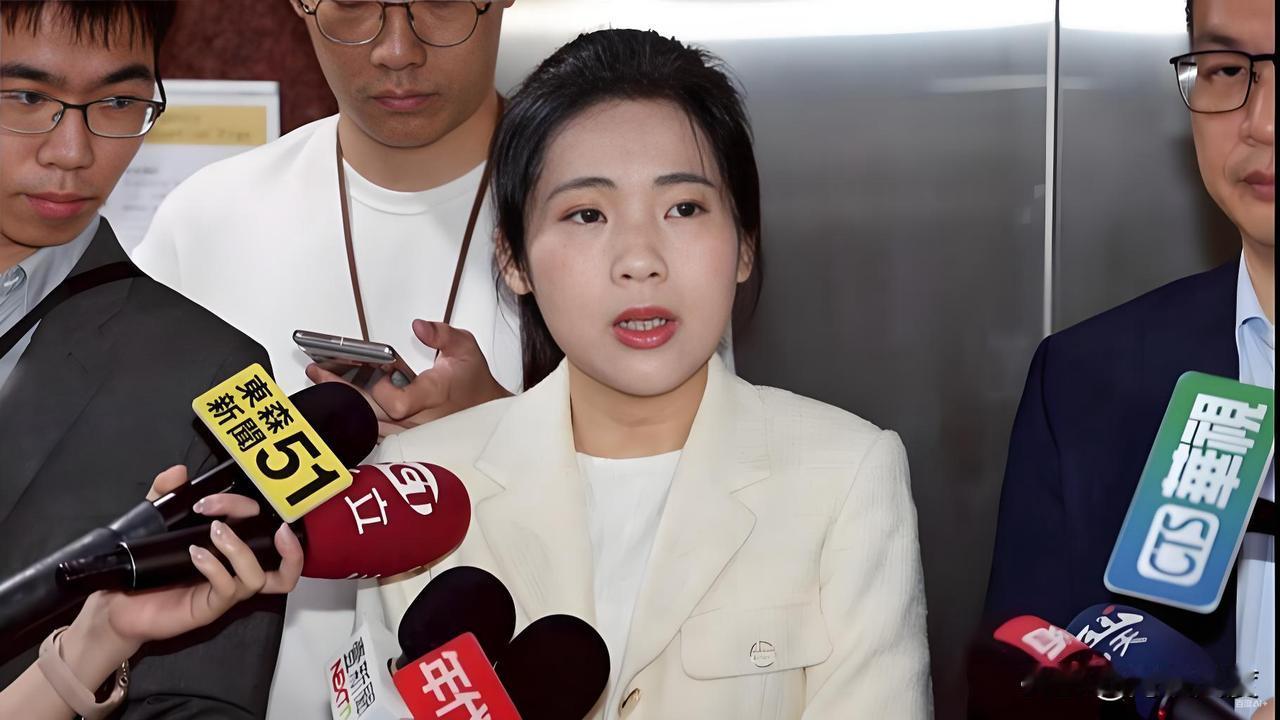 台湾爆发“非洲猪瘟”，卓荣泰将淘宝、拼多多作替罪羊，指示不落地就下架。徐巧芯指责