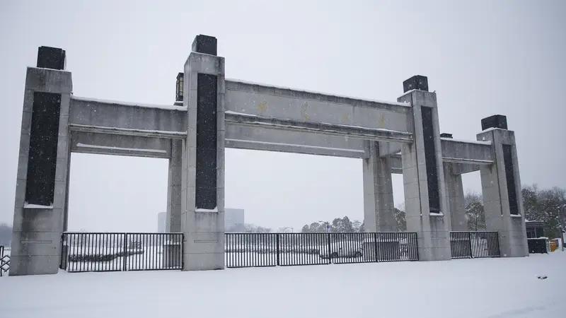 安徽不少家长最近盯着600分左右的分数段发愁，孩子物理类考这分数，能报安徽大学吗