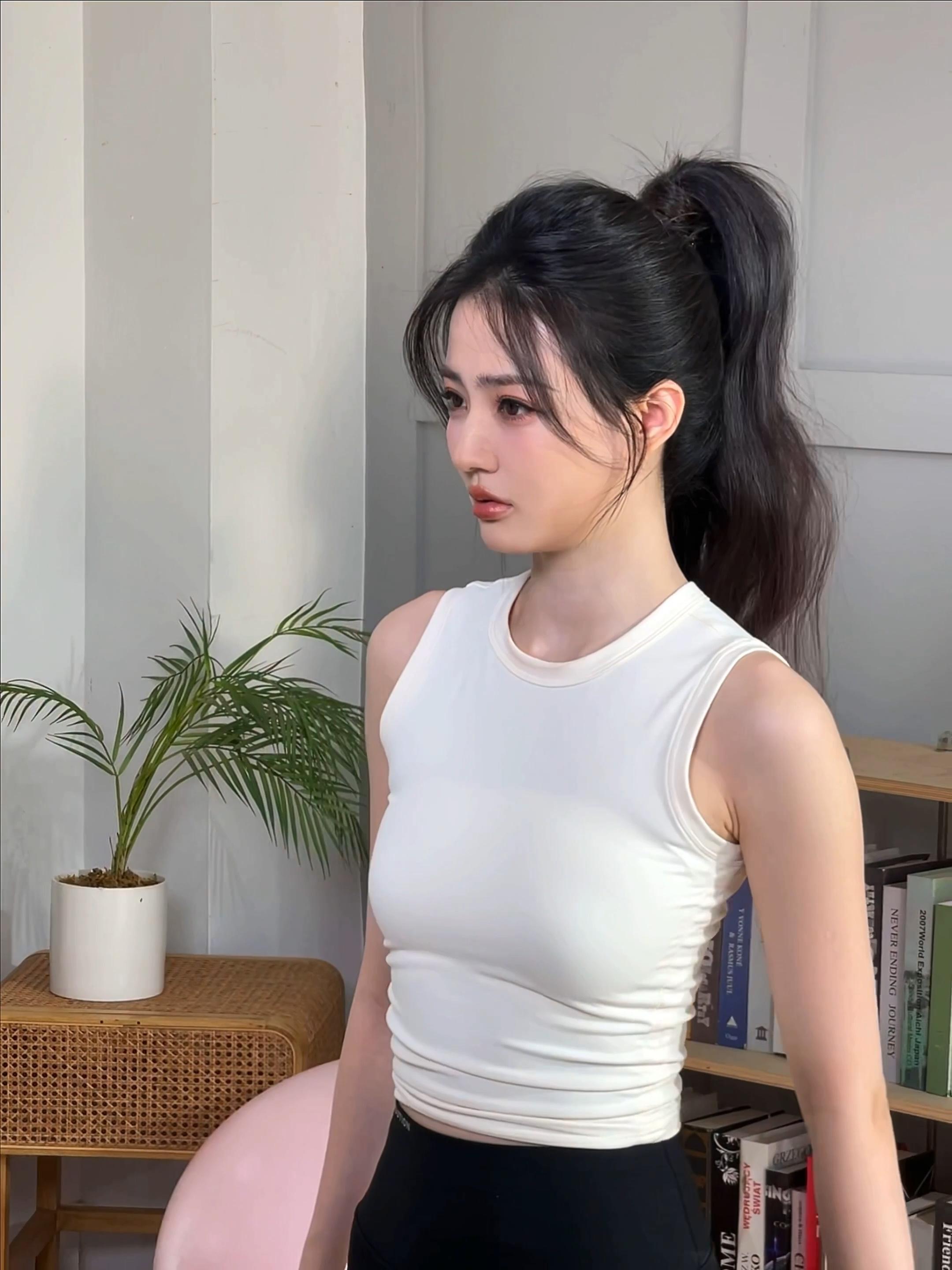 徐璐紧身穿搭真显身材啊​​​