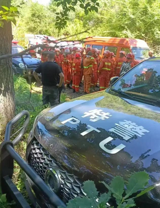 太诡异了，河北承德，当地75岁村民于国明，一辈子靠放羊种地为生，对家门口的大山熟