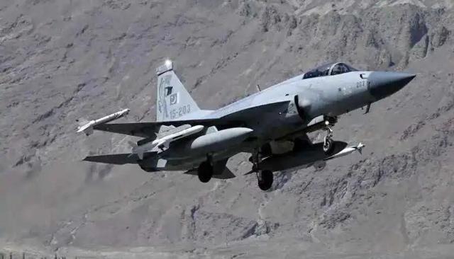 16架“枭龙”，全卖了，巴基斯坦是缺钱了吗？巴基斯坦这笔大买卖，把16架JF-1