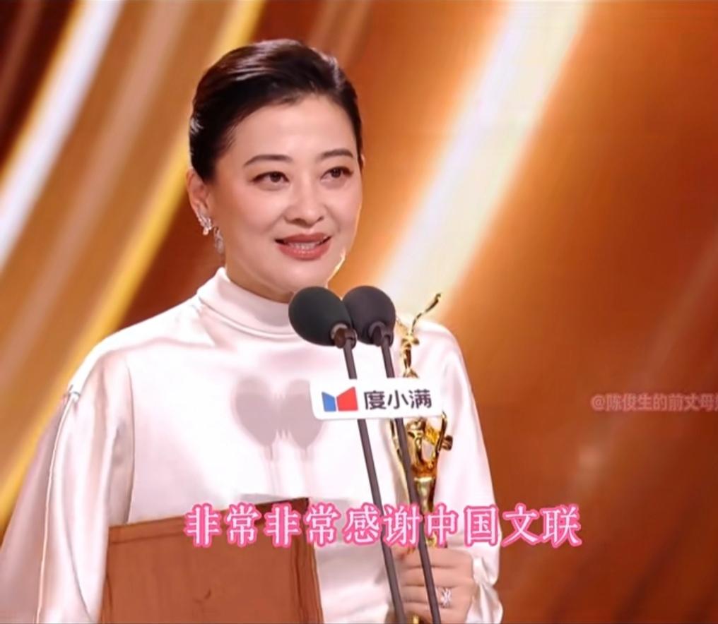 金鹰奖最佳女配，完全意料之外，我以为一定是蒋欣，也以为迟蓬最有可能，但真的没