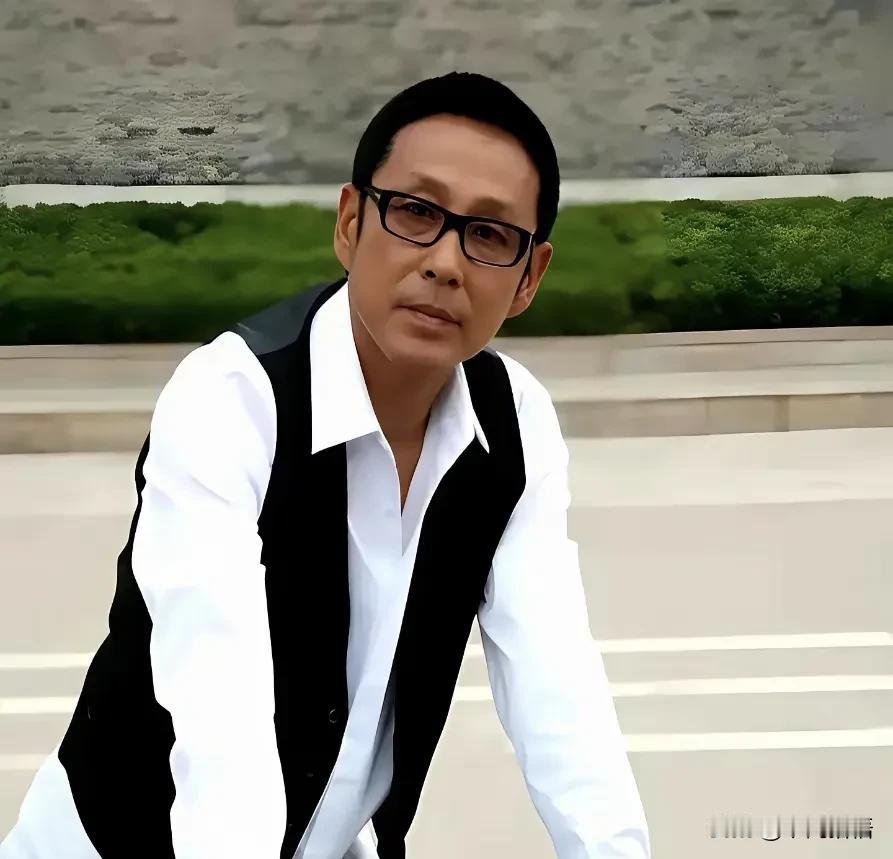 陈道明：“女人必须现实一点，没有任何一个男人跟你结婚是为了给你幸福，一个女人能给