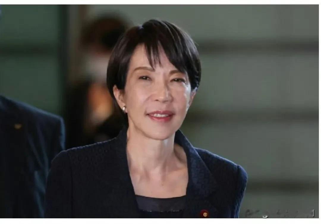 日本军国主义敏锐地意识到：当下俄乌战争胜负难分、欧美之间纠缠不清、世界总部权