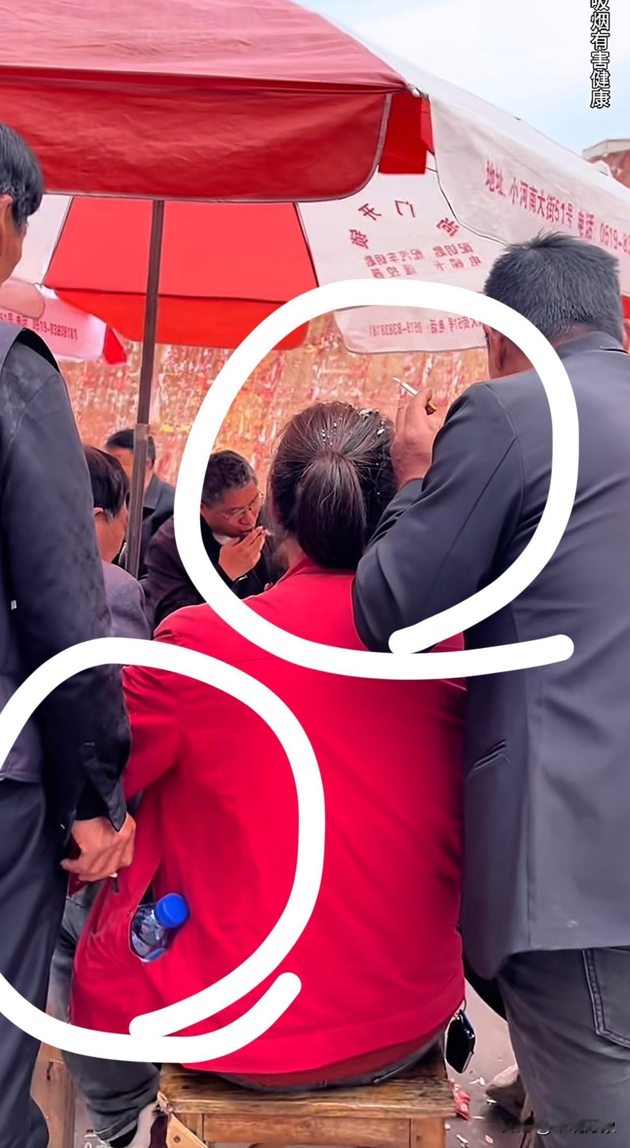 都看的这么入神了吗[捂脸哭][捂脸哭][捂脸哭]估计一会就是一场恶战[笑着哭]