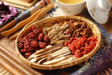 脾虚+肝郁+湿热+肾虚都有了，千万别着急补肾、清湿热，按这4步走 如果你