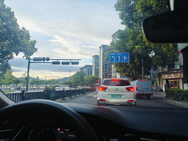 B8座椅改装B8座椅太硬了，家人也反映不舒服，坐了别人的电动车，感觉舒服太多，