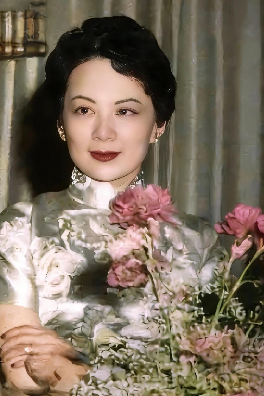 宋庆龄的弟媳胡琪英，一张罕见的留影，这张照片拍摄于上世纪30年代，镜头中的胡琪英