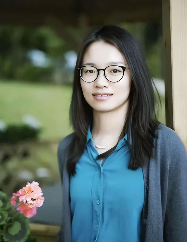 没想到，勇夺菲尔兹奖不到48小时，王虹竟再因一句话口碑暴涨。 7月23日，美