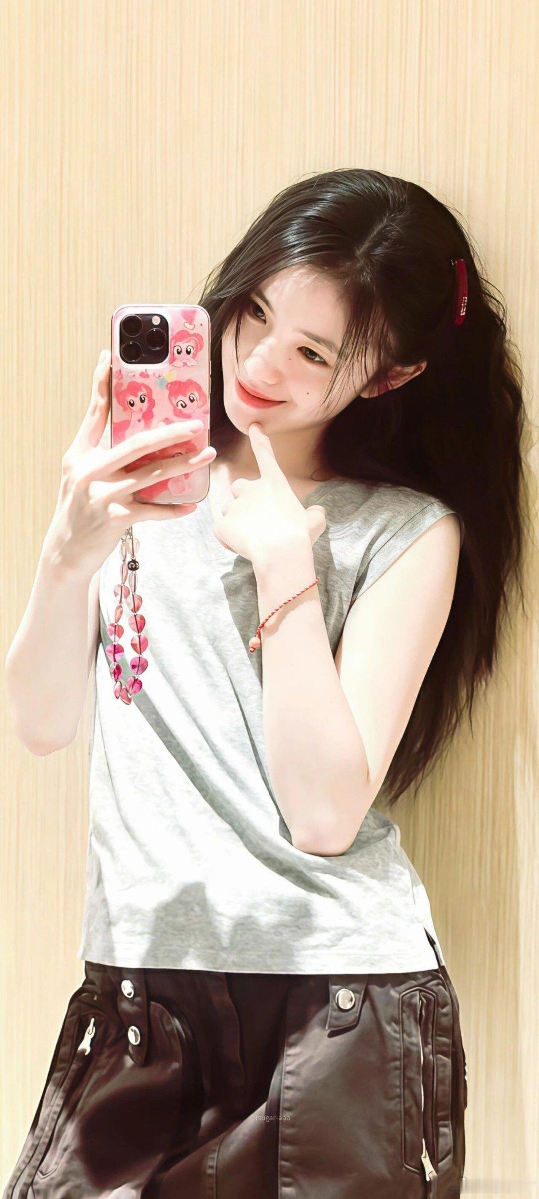 刘浩存放大之后更美了宝贝你怎么连毛孔都在发光啊😭皮肤好到让我破防了