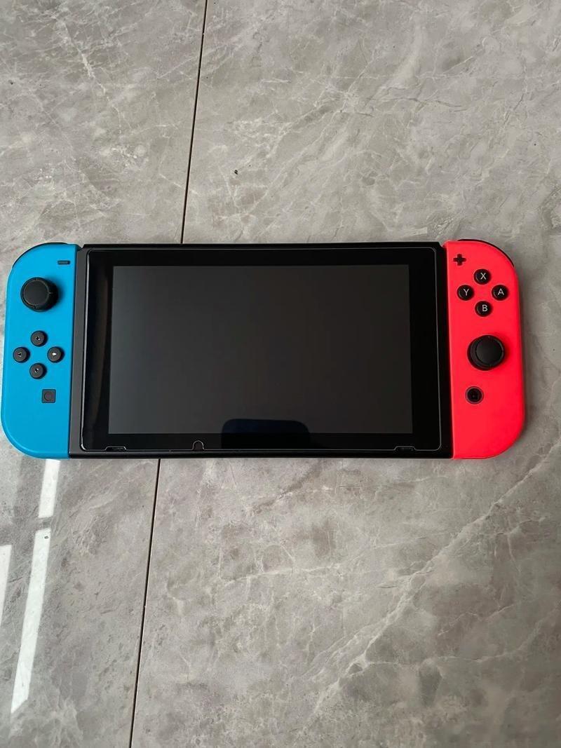 你的初代Switch吃灰了吗可不是嘛，都吃灰好几年了，虽然二代也非常有吸引力，但