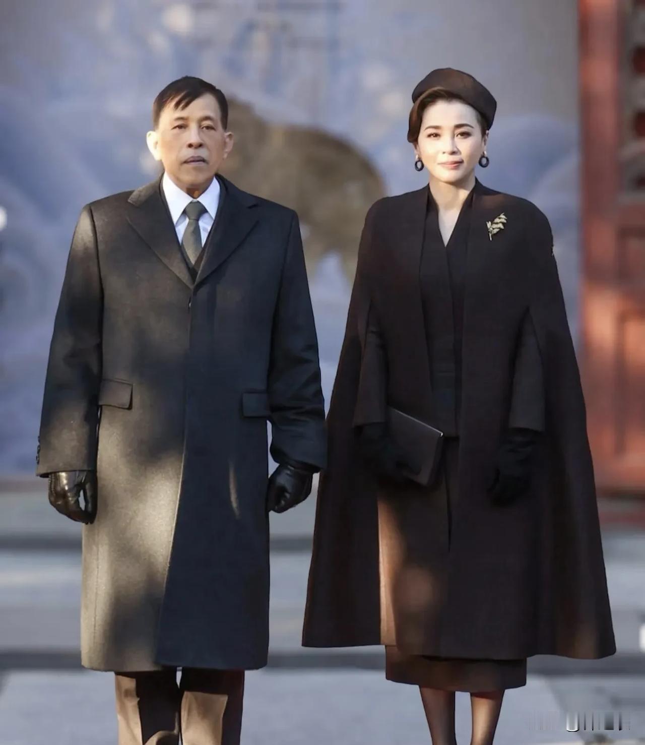 泰国王后分三级：王后殿下，王后陛下，摄政王后陛下，苏提达现在是第二档即王后陛下