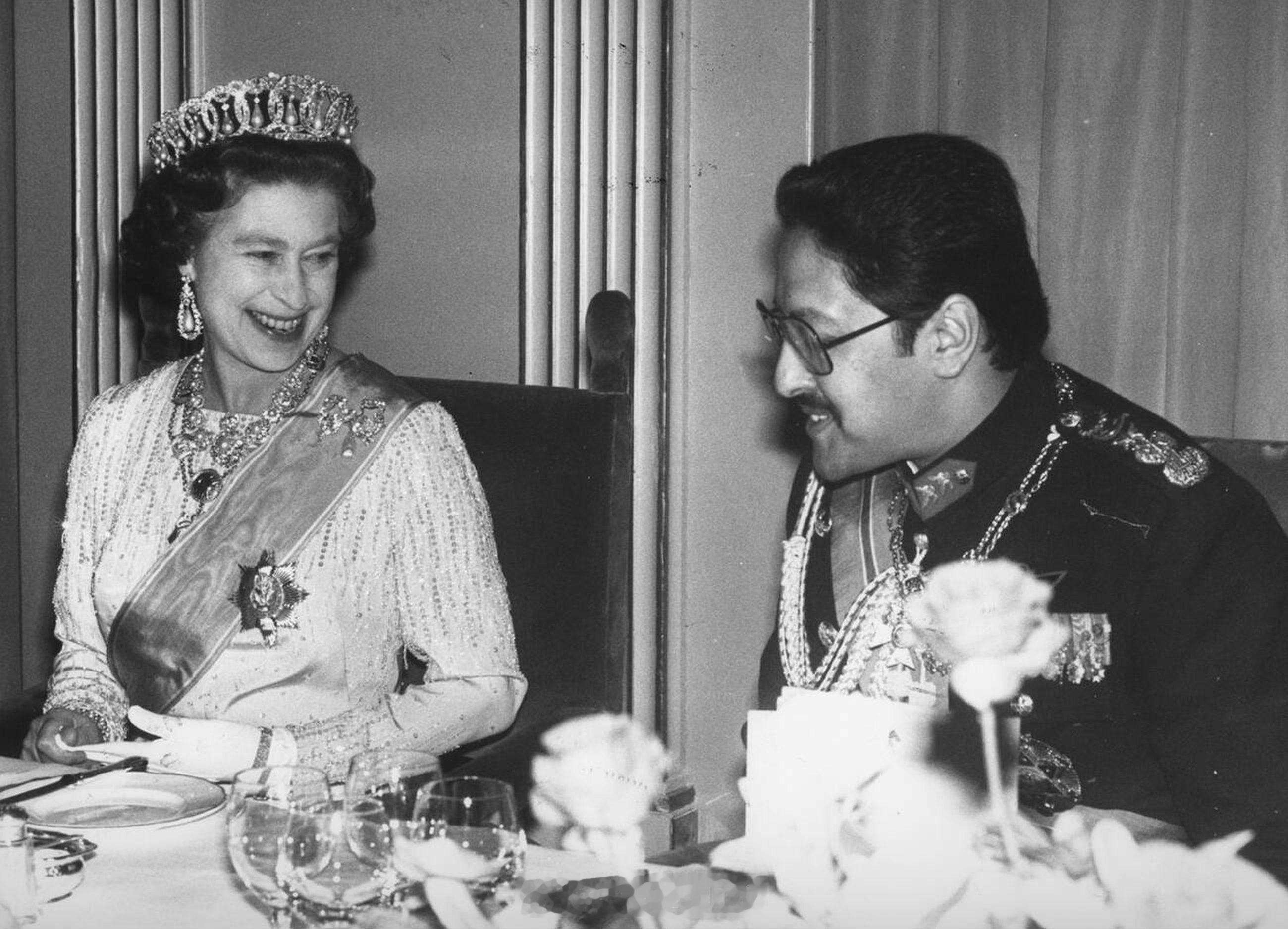 英国王室1980年11月20日，伊丽莎白二世女王在伦敦参加尼泊尔的比兰德拉国