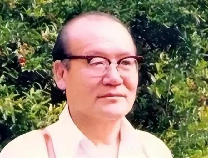 1980年，纪登奎的辞职请求获准后，他搬出了原先的住处。没想到，搬进新家后的一天