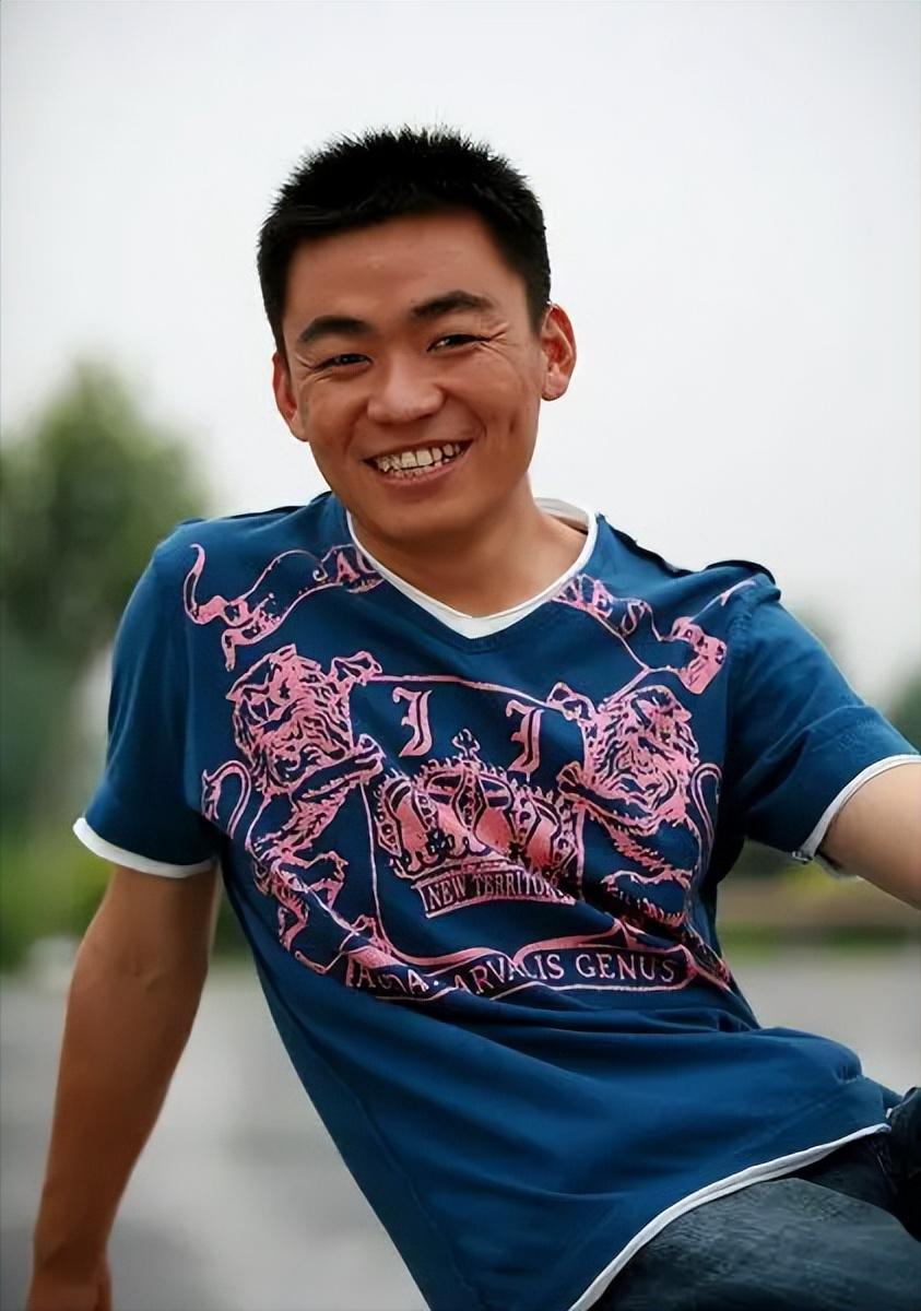 一次，郭德纲问王宝强：“听说你在少林寺练习过6年武术，那在现实中，你最多