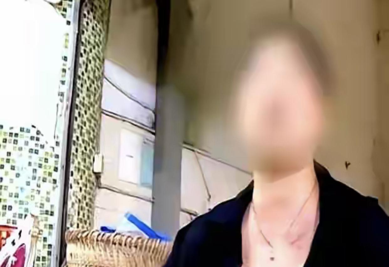 重庆大妈把房子、六十万积蓄和养老金全部给了儿子，瘫痪后，儿子却让女儿接她。