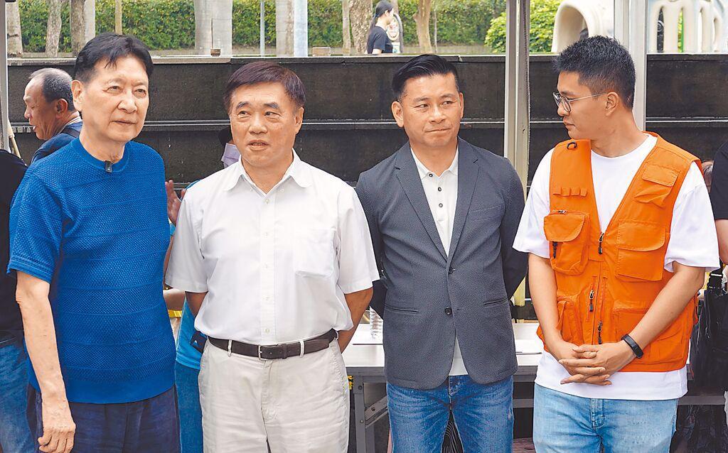 国民党现任党主席朱立伦即将交棒，呼声最高的台中市长卢秀燕婉拒参选，传前台北市长郝