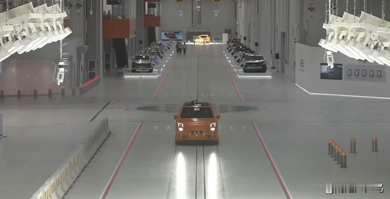 刷到领克900又完成了相对100km/h车对车碰撞测试地点是在吉利全球全域安全