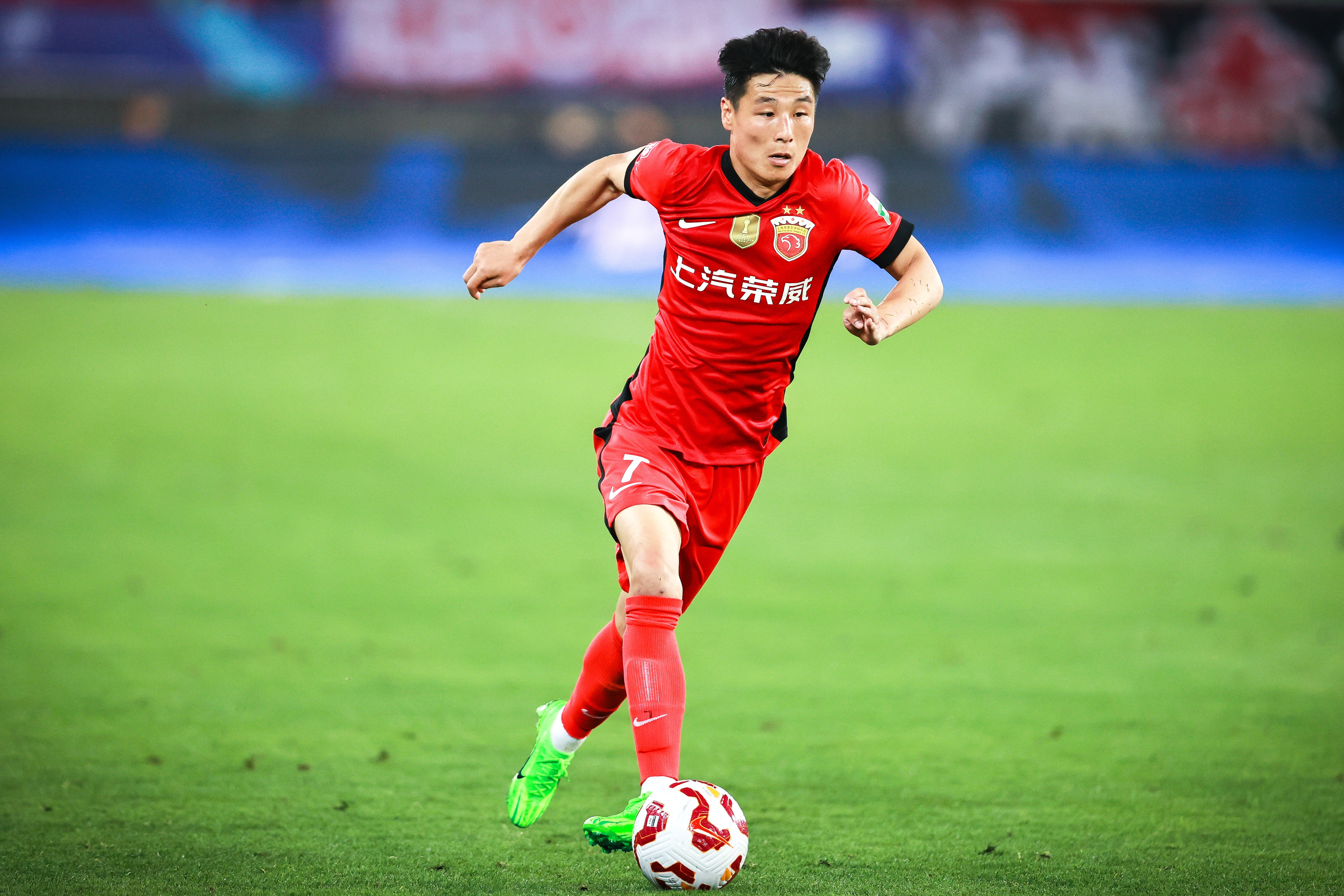 武磊社媒: 这一年我错过了比赛, 但没错过自己