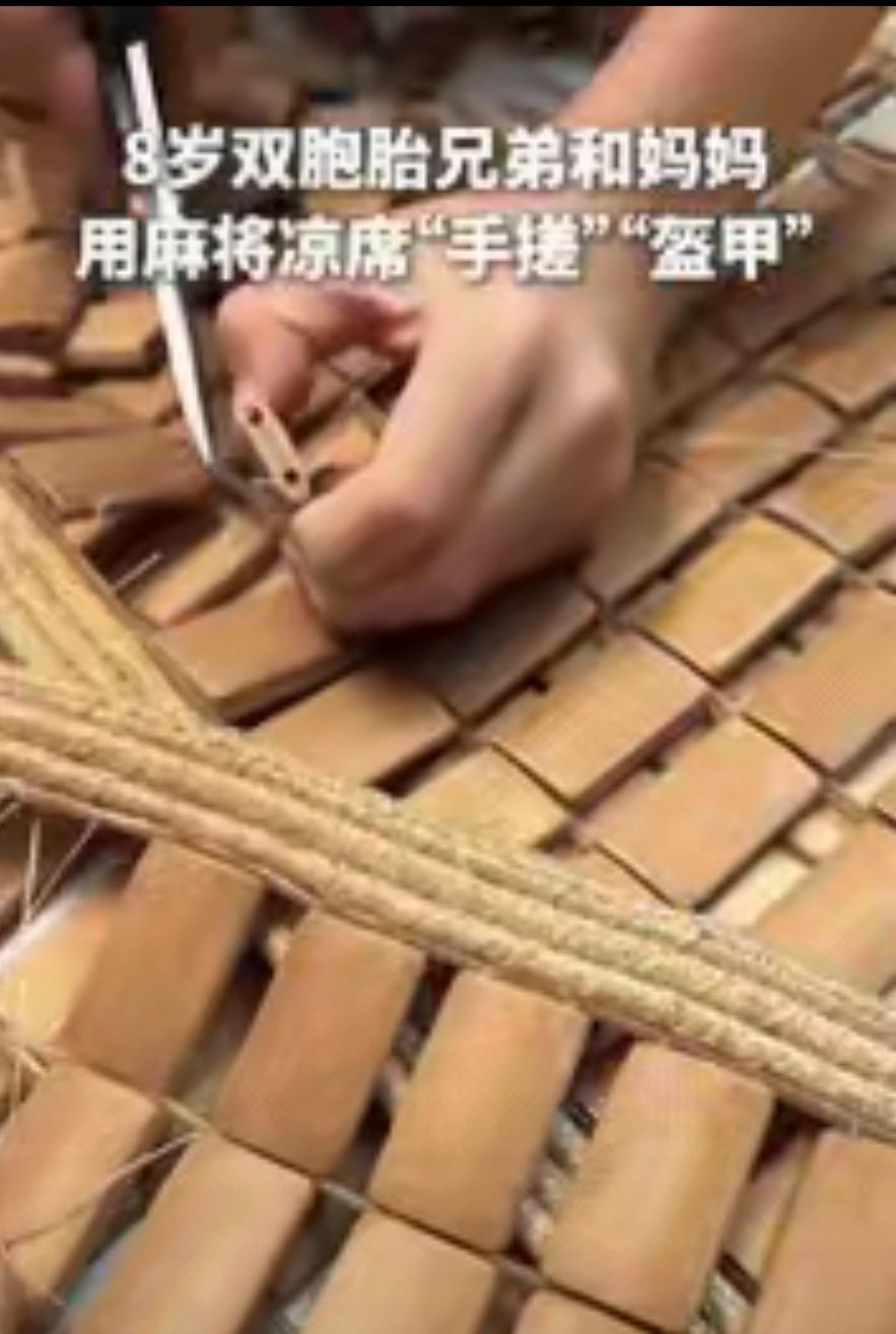 “火到人民日报了！”北京，一位妈妈下班后，不看电视不逛街，不看手机不出门，和双胞