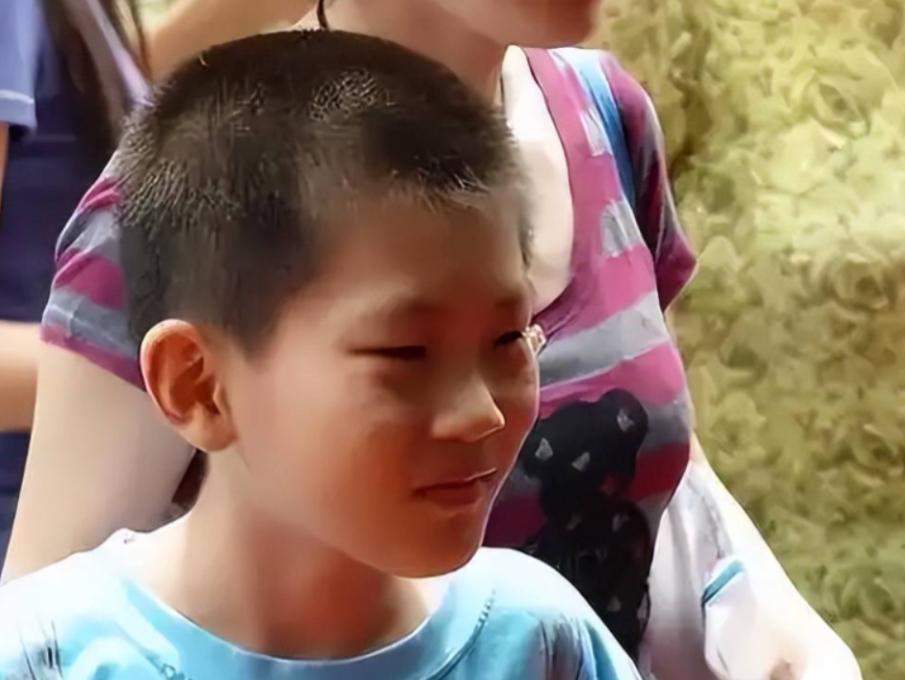 000年出生的山东泰安男孩苏刘溢，2010年参加高考，那年他10岁，考了566分