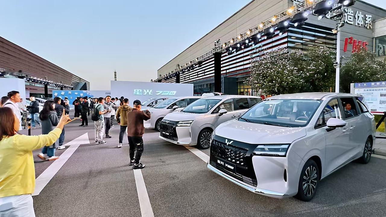 “人民的MPV”——五菱星光730正式发布了，指导价7.30-10.98万，奶