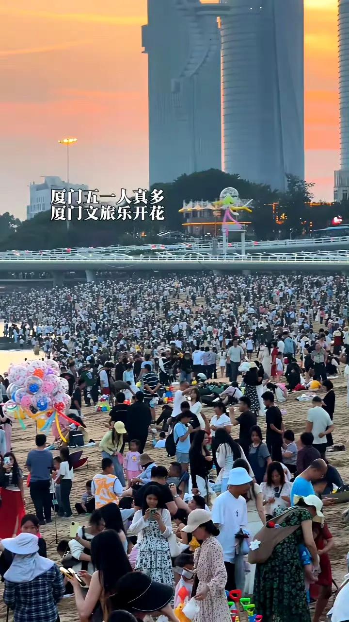 五一长假，朋友圈里满是各地旅游的美照，短视频平台上也充斥着诗和远方的诱惑，似乎不