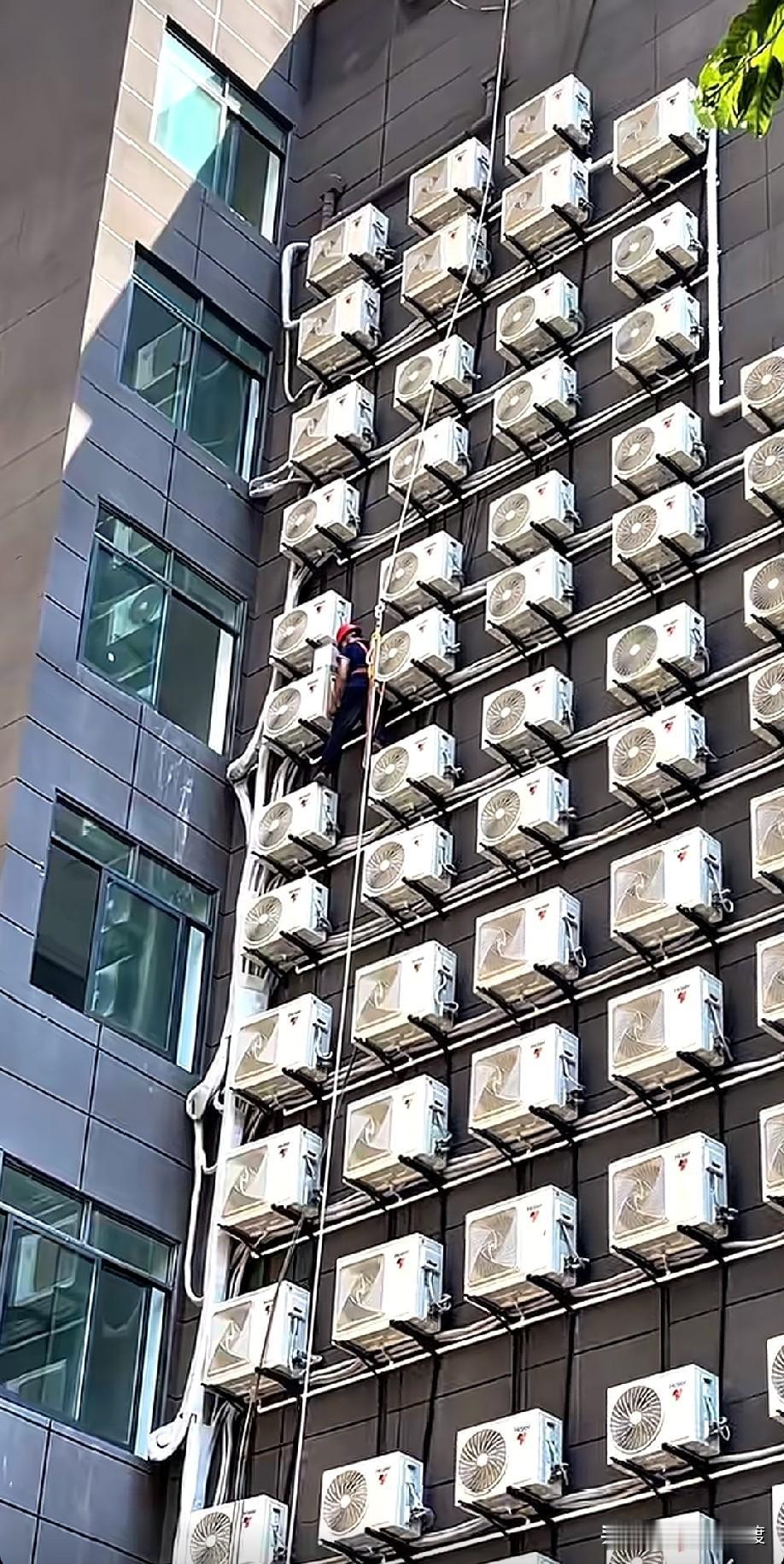 重庆温度41度看看一个小区的外墙夏天的命是空调给的再想想法