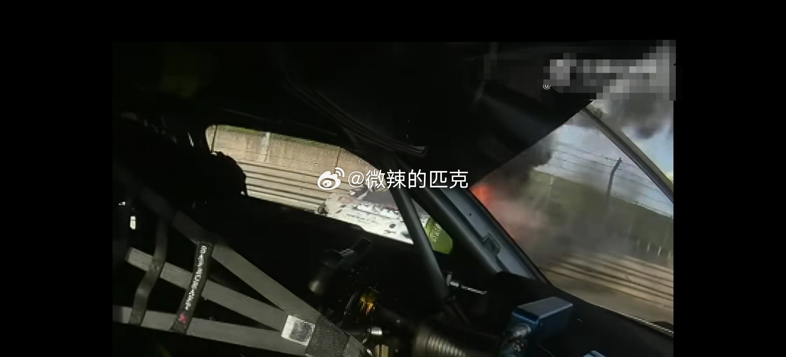 在2026年9月5日举办的ChinaGT上海站比赛中，发生了惊险又感人的一幕：79号车手LoekHa